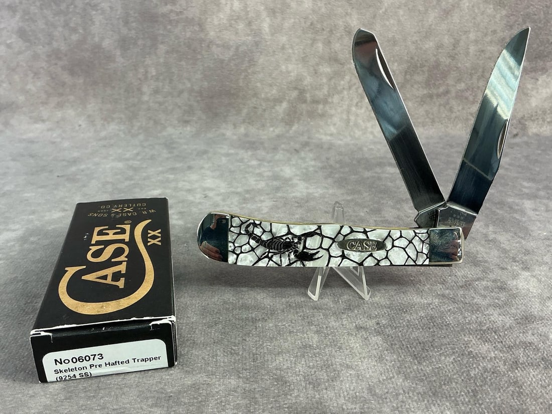 Scorpion Knife: Case XX scorpion knife. Trapper, patterned 9254ss, tight snap and comes with original box. Box measures 4.5 inches wide x 1.75 inches tall.