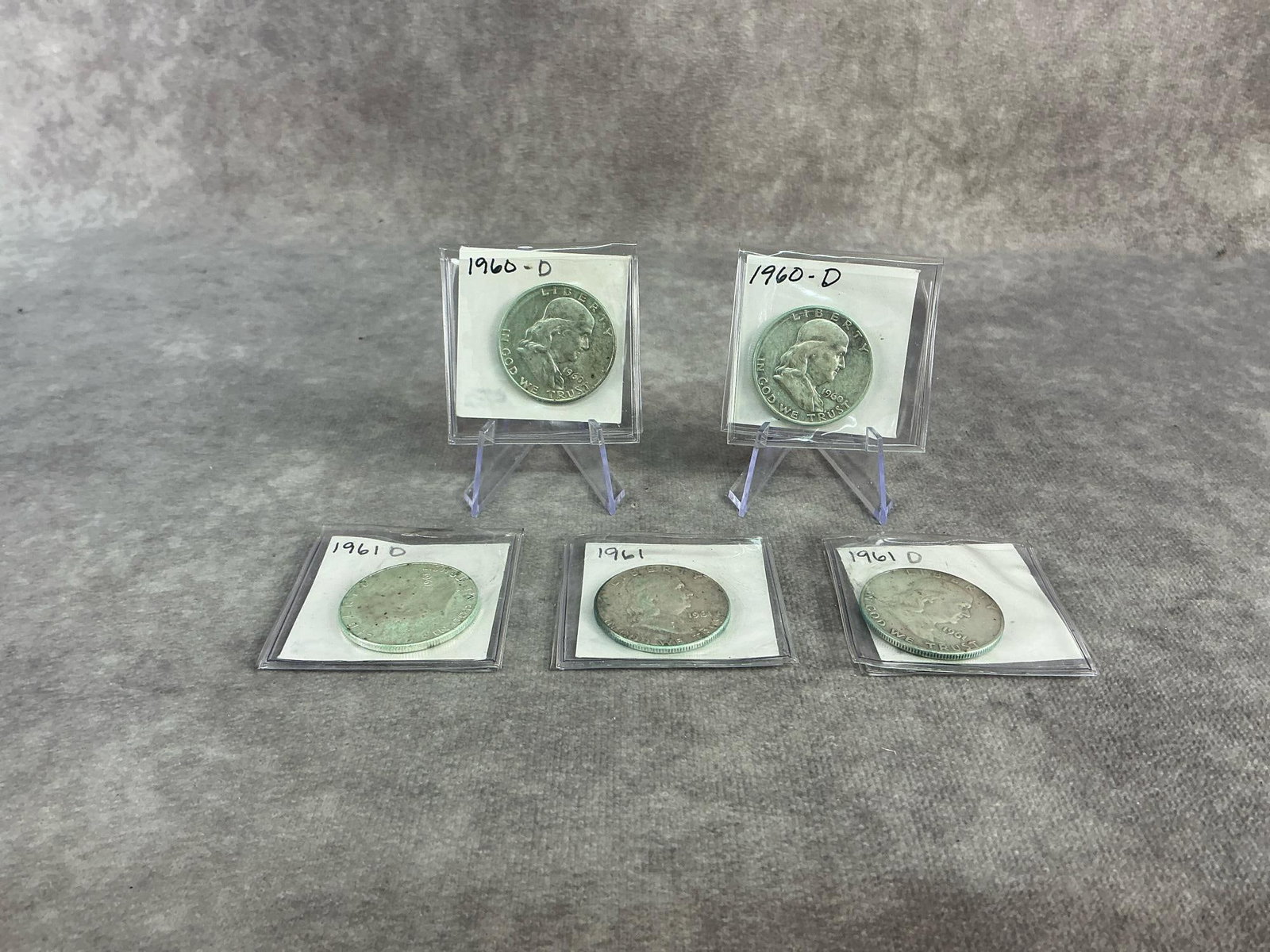 Franklin Halves: Five 1960 and 1961 Franklin half dollars, 90% silver. All in fair to good circulated condition. Total weight 2.36 ozt.