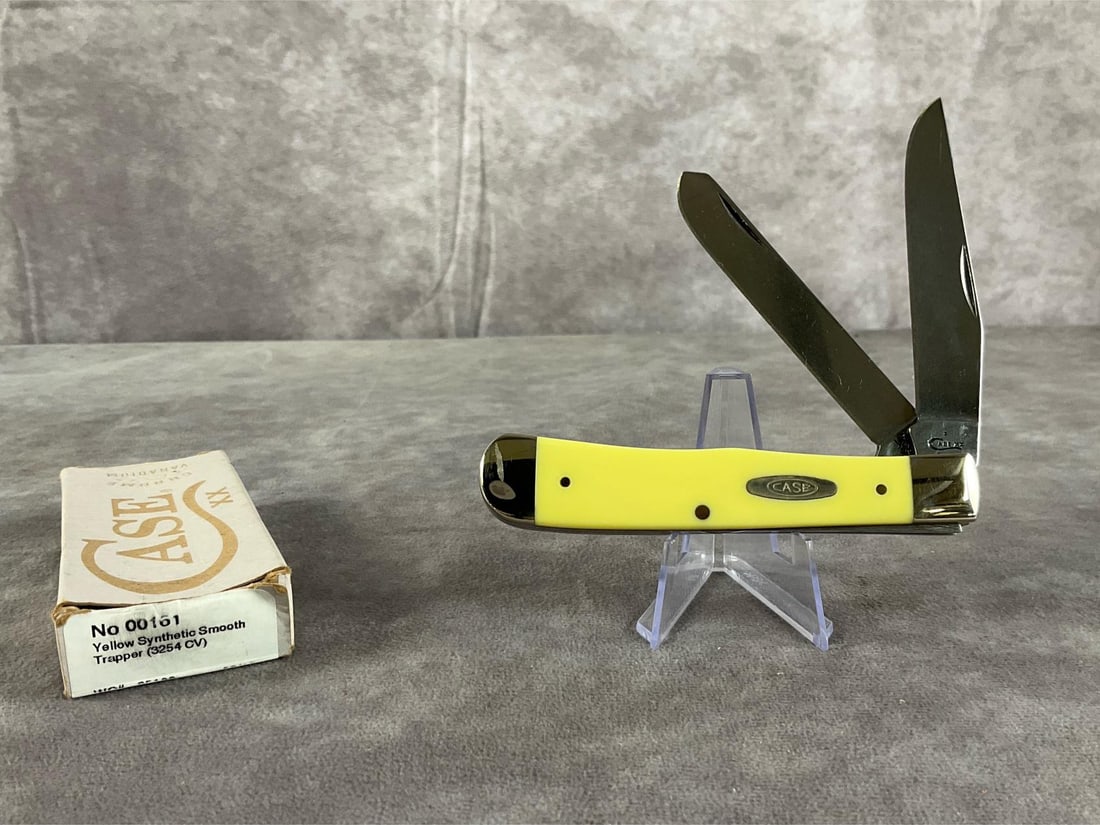 Yellow Synthetic Smooth Knife: Case XX Trapper 3254cv. Tight snap. Includes original box. Box measures 4.5 inches wide X 1.75 inches tall.