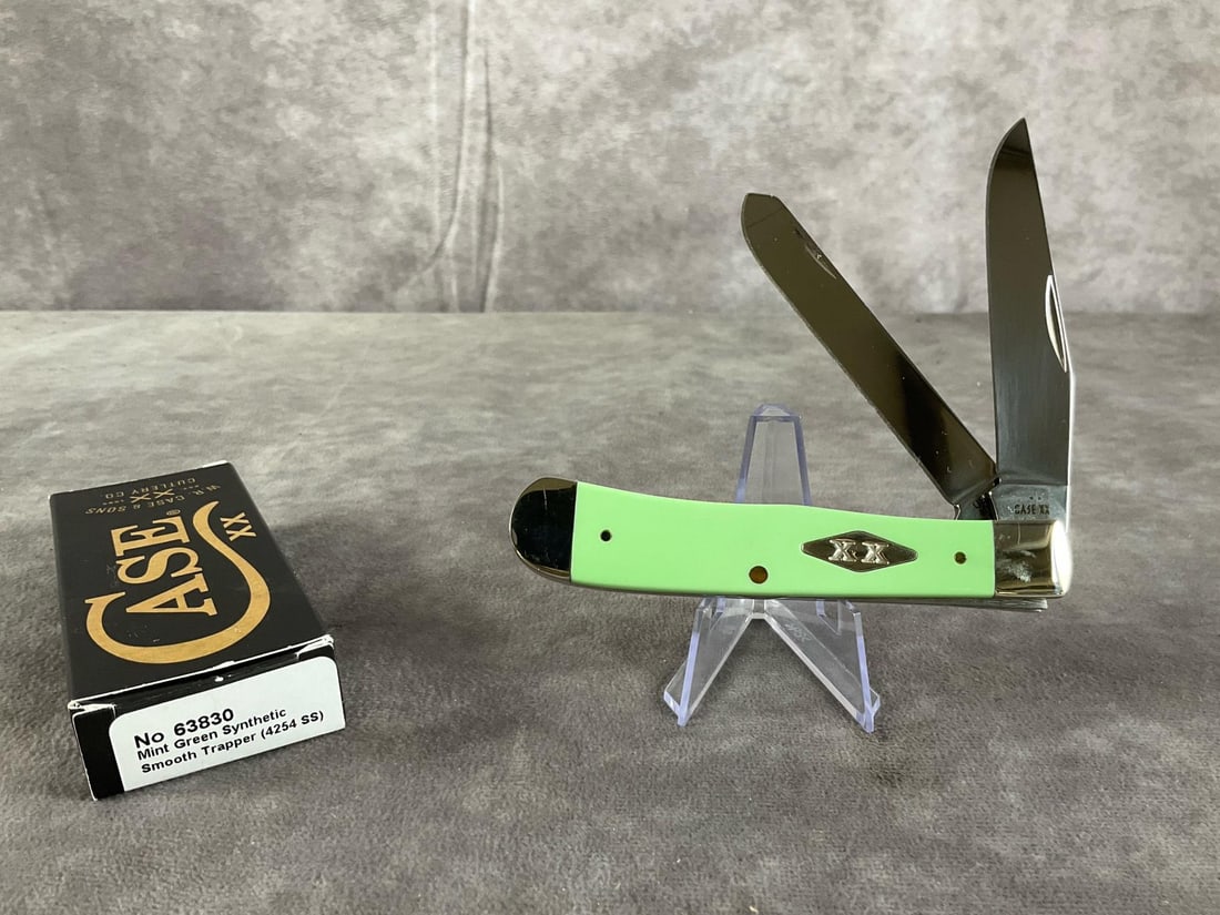 Mint Green Synthetic Smooth Knife: Case XX Trapper 4254ss. Tight snap, includes original box. Box measures 4.5 inches wide X 1.75 inches tall.