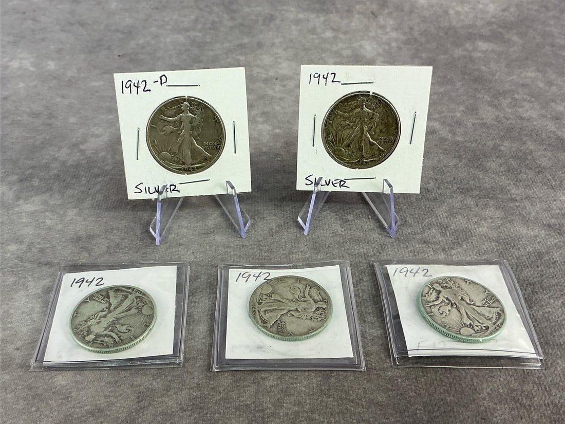 Walking Liberties: Five 1942 Walking Liberty Half Dollars. All in good circulated condition. Total weight 2.32 ozt.
