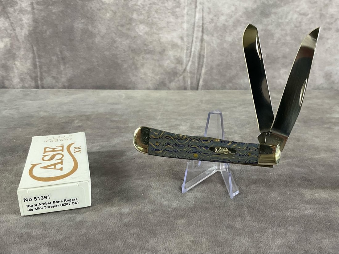 Blue Curly Oak Knife: Case XX Blue Curley oak knife. Trapper, Patterned 7254ss, tight snap, and includes box but not original. Box measures 4.5 inches wide X 1.75 inches tall.