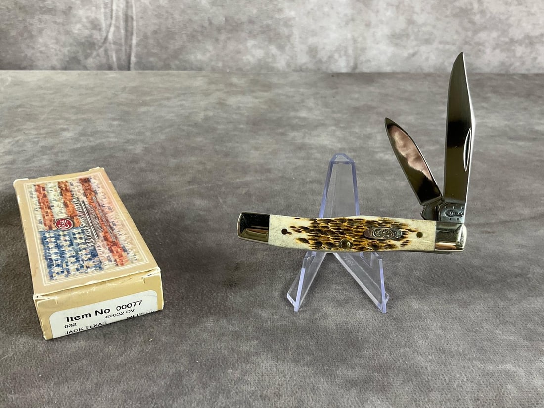 Jigged Amber Bone Knife: Case XX Small Texas Jack 62032 CV pattern. Tight snap, includes original box. Measures 4.5 inches wide X 1.75 inches tall.