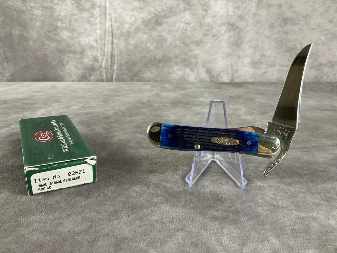 Blue Jigged Bone Knife: Case XX Ruslock, pattern 61953lss. Tight snap, includes original box. Box measures 4.5 inches wide X 1.75 inches tall.