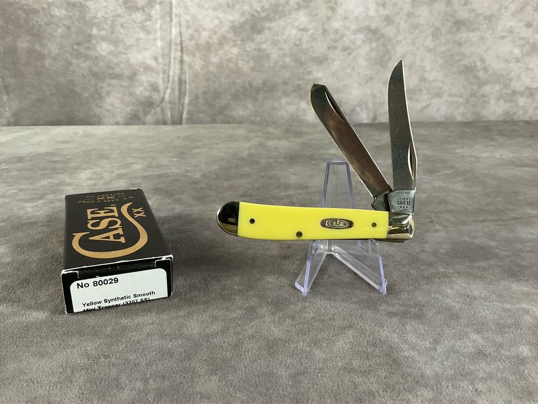 Yellow Synthetic Smooth Knife: Case XX Mini Trapper 3207 ss. Tight snap, includes original box. Box measures 4.5 inches wide X 1.75 inches tall.