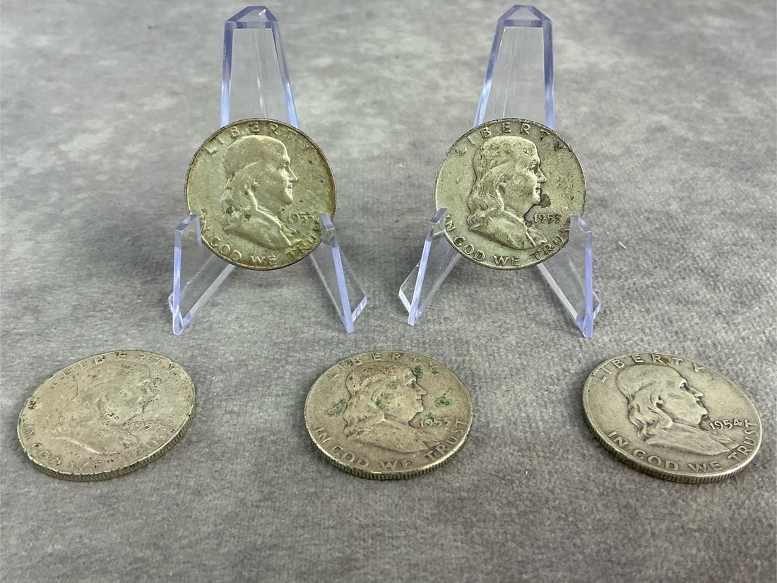Franklin Halves: Five Benjamin Franklin half dollars ranging from 1953 to 1954, 90% silver. All in good circulated condition. Total weight 1.99 ozt.