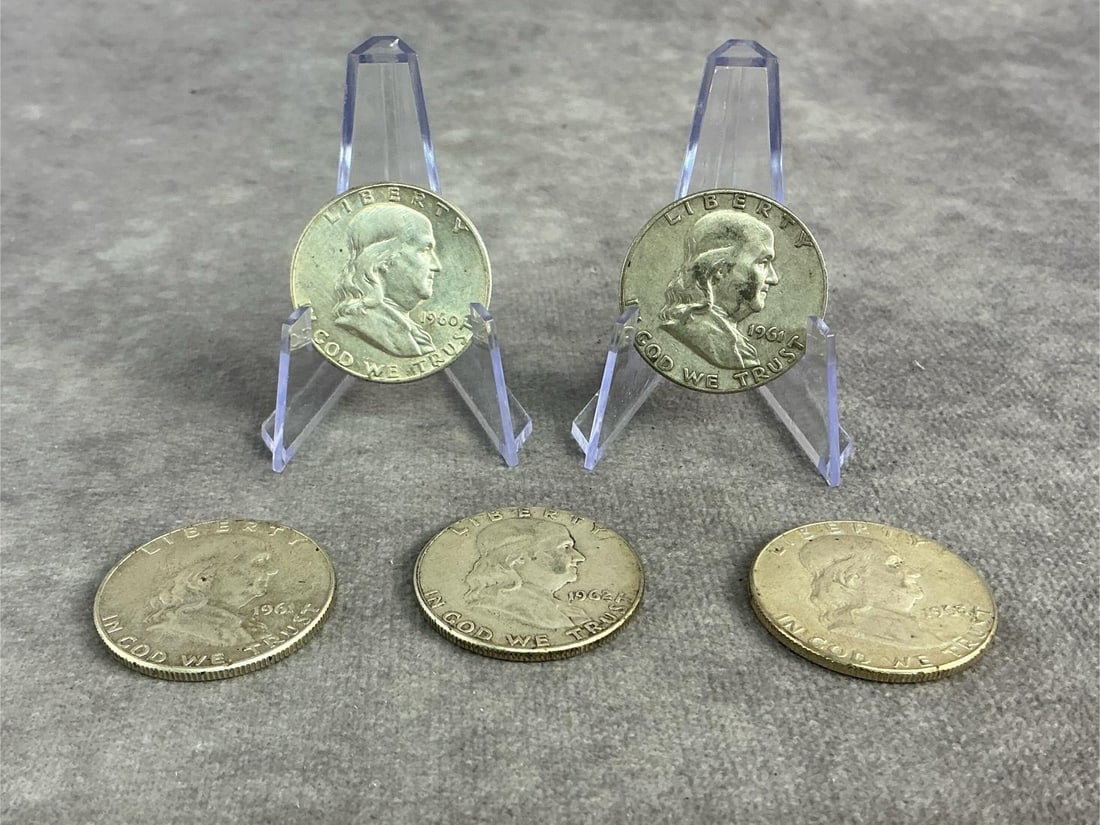 Franklin Halves: Five Benjamin Franklin half dollars ranging from 1960 to 1963, 90% silver. All in good circulated condition. Total weight 2.00 ozt.