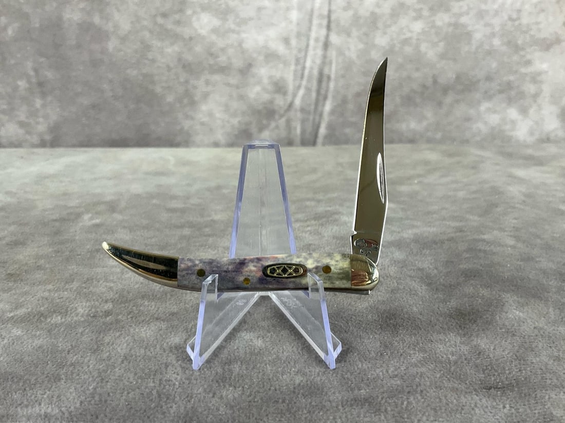 Smooth Purple Haze Natural Bone Knife: Case XX Small/Tiny Texas Toothpick 610096 SS Tight snap, includes box but not correct. Box measures 4.5 inches wide X 1.75 inches tall.
