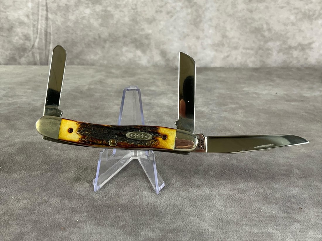 Amber Jigged Bone Knife: 1984 Case XX Stockman 5318 SS Tight snap. Measures 3 5/8 inches long closed and 6 1/8 inches long open.