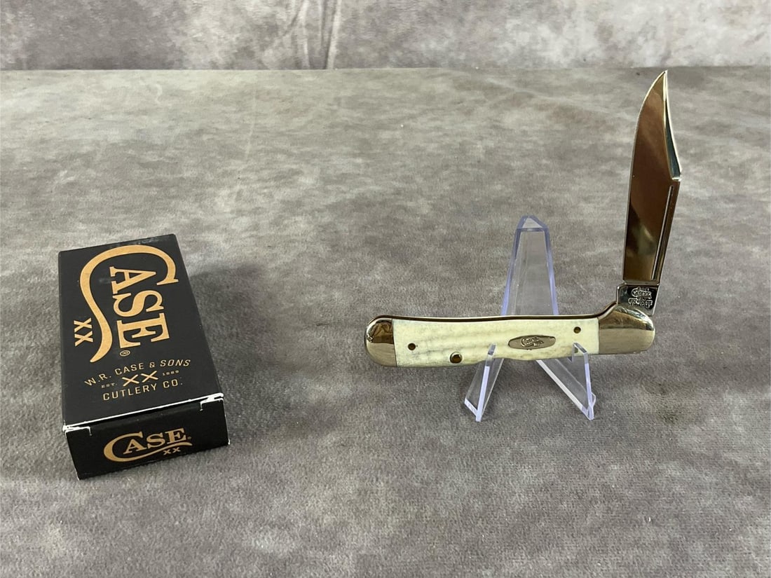 Jigged White Bone Knife: Case XX Mini Copperlock 61249 SS Tight snap, includes unmarked box. Box measures 4.5 inches wide X 1.75 inches tall.