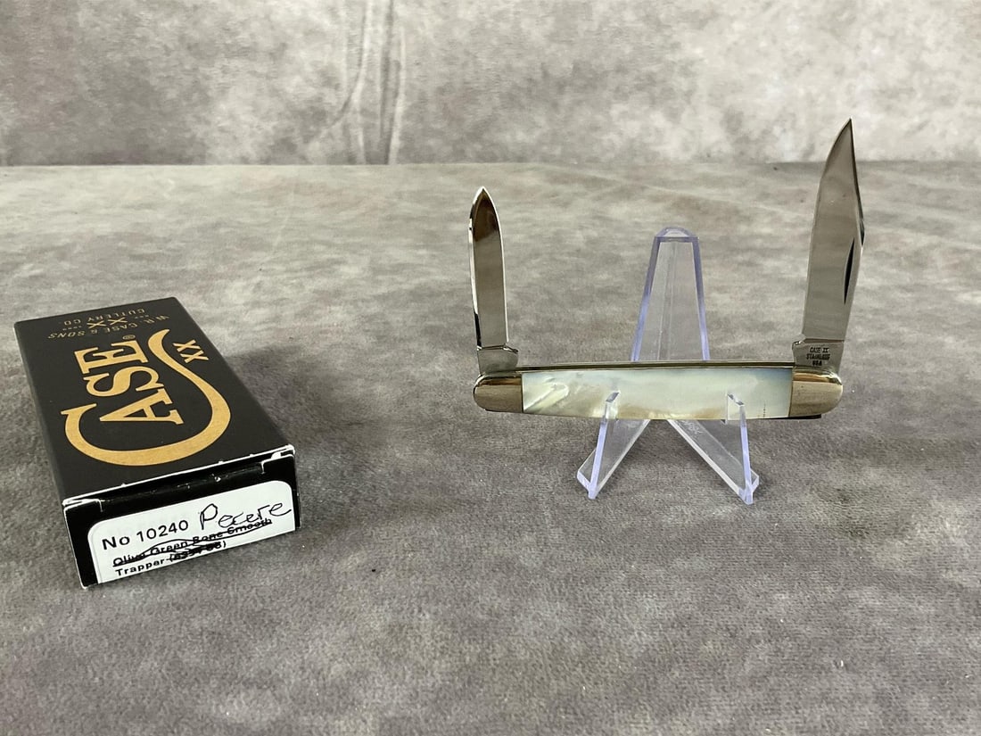 Vintage Mother of Pearl Knife: Case XX sleeveboard 079 Tight snap, includes box, not correct. Box measures 4.5 inches wide X 1.75 inches tall.