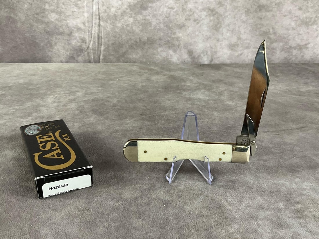 Smooth Natural White Bone Knife.: Case XX Cheetah Swing Guard 6111 1/2L SS. Tight snap, includes original box. Box measures 4.5 inches wide X 1.75 inches tall.