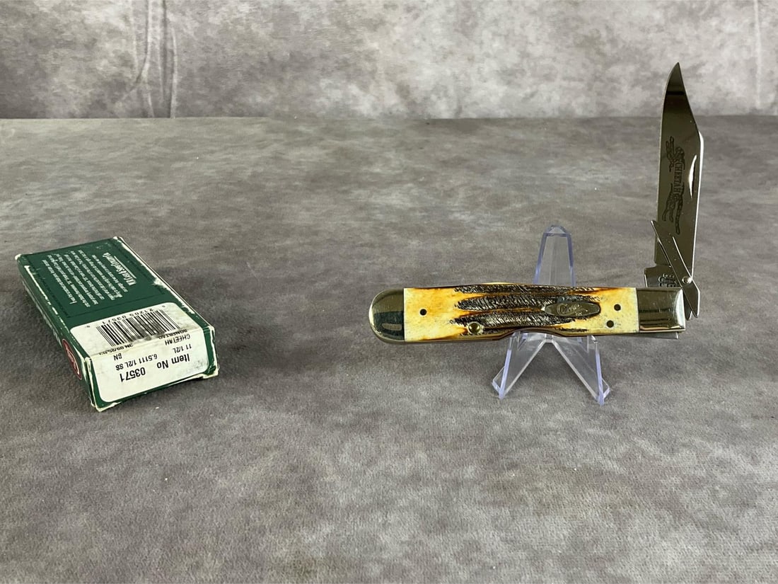 Jigged BoneStag Knife: Case XX Cheetah Swing Guard 6.5111 1/2L SS Tight snap, includes original box. Box measures 4.5 inches wide X 1.75 inches tall.
