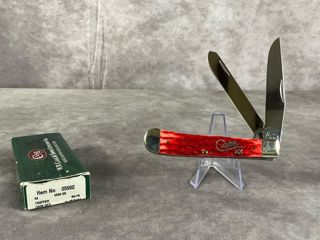 Jigged Red Bone Knife: Case XX Trapper 6254 SS Tight snap, includes original box. Box measures 4.5 inches wide X 1.75 inches tall.