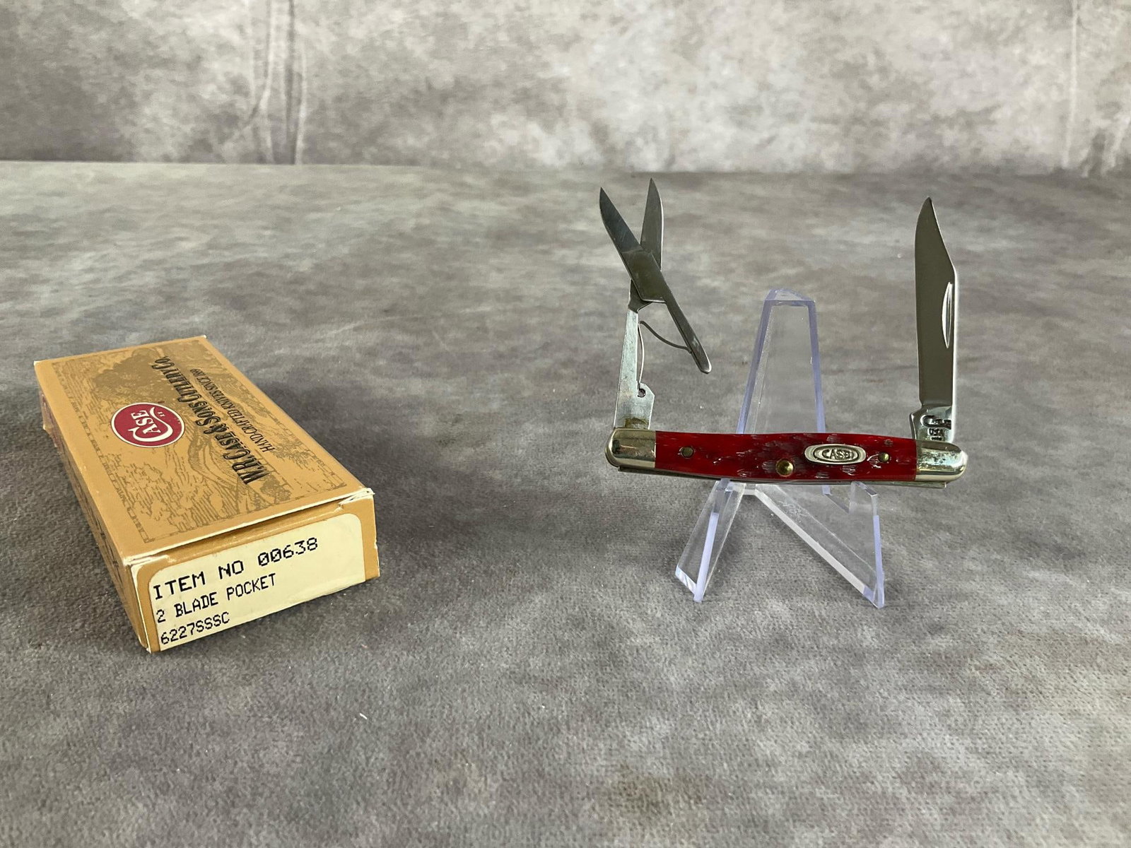 Jigged Red Bone Knife: Case XX Small Half Stockman 6227 SSSC Tight snap, includes original box. Box measures 4.5 inches wide X 1.75 inches tall.