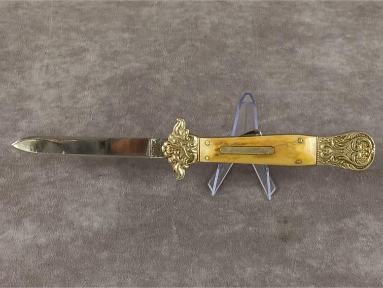 Schrader Classic Dirk: 2008 Stewart A. Taylor & Sons. Stag handle Dirk. Measures 5 inches closed X 1.5 inches wide.
