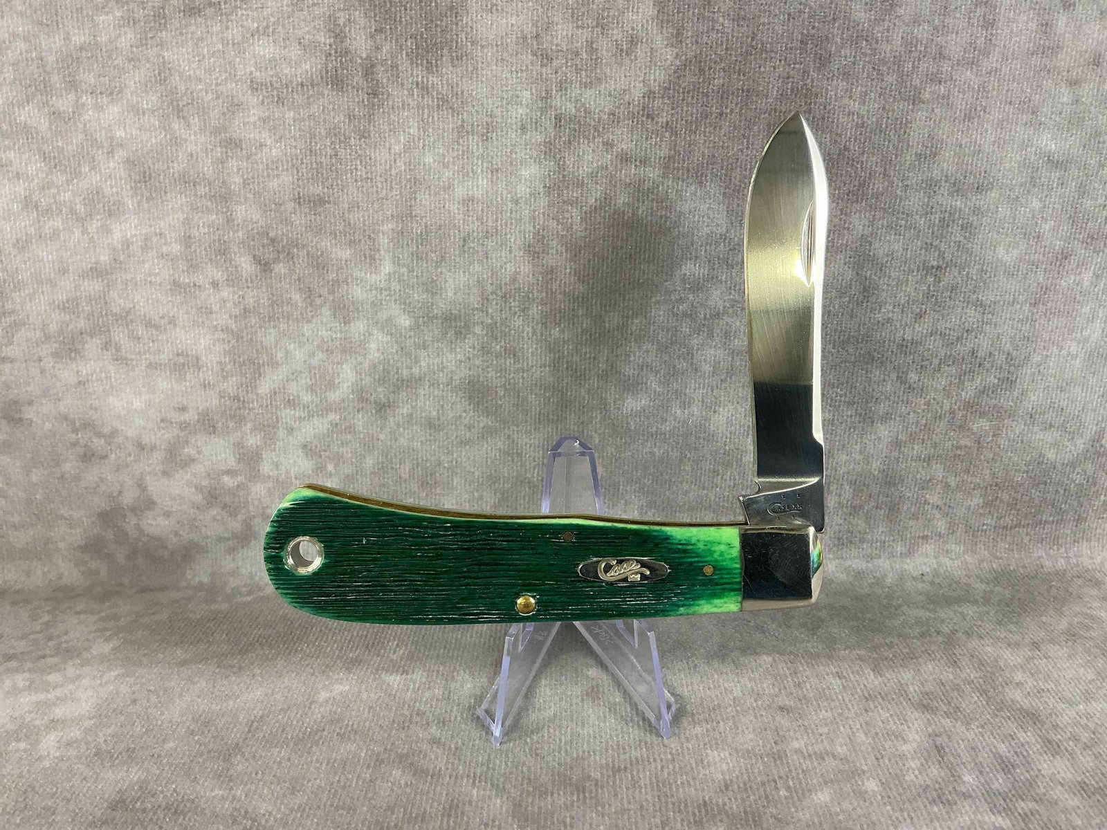 Backpocket Pattern Knife: 2016 Case XX single blade moss green bone handle backpocket series, TB61546 1/2 SS. Tight snap, good condition. Measures 4.75 inches closed.