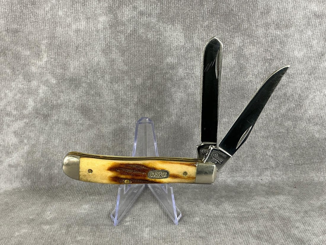 Fat Stag Mini Trapper: 1999 Case XX two blade fat stag mini trapper with prime stag handle, V5207 SS. Tight snap, some scratches to blades. Measures 3.5 inches long closed.