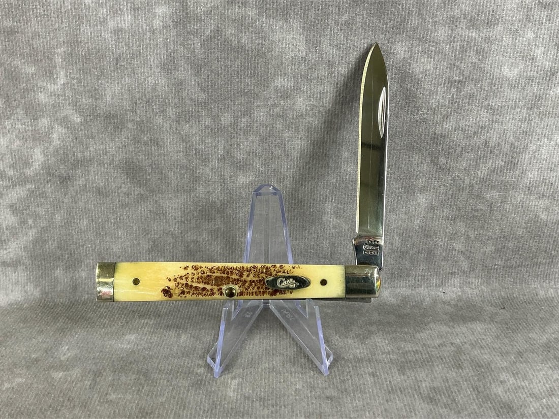 : 2001 Case XX bone doctor’s single blade pocketknife with jigged bone handle, V6185 SS. Tight snap, good condition. Measures 3.75 inches long closed.