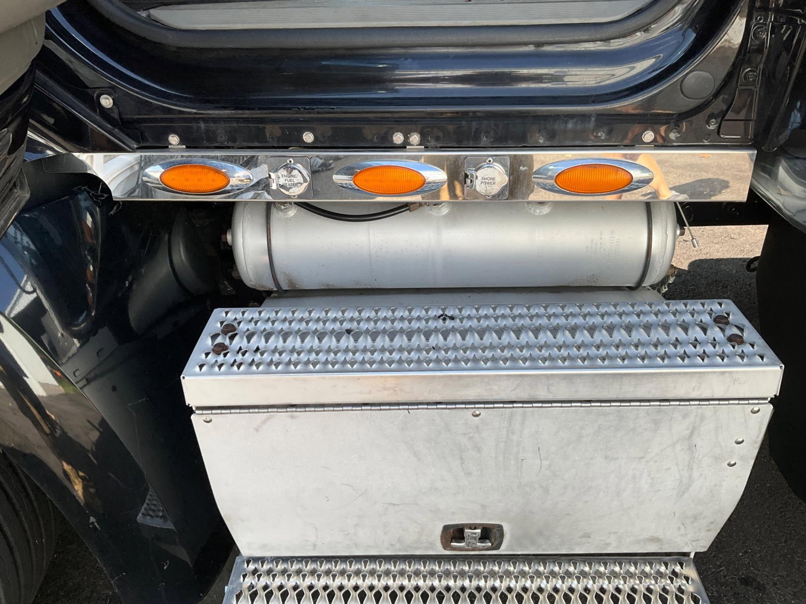 Peterbilt Model 579 Sleeper - 18