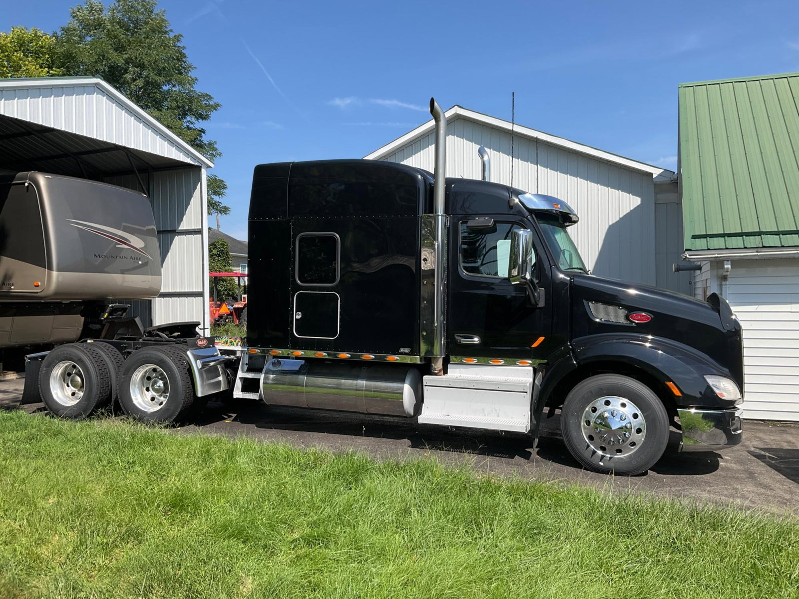 Peterbilt Model 579 Sleeper - 4