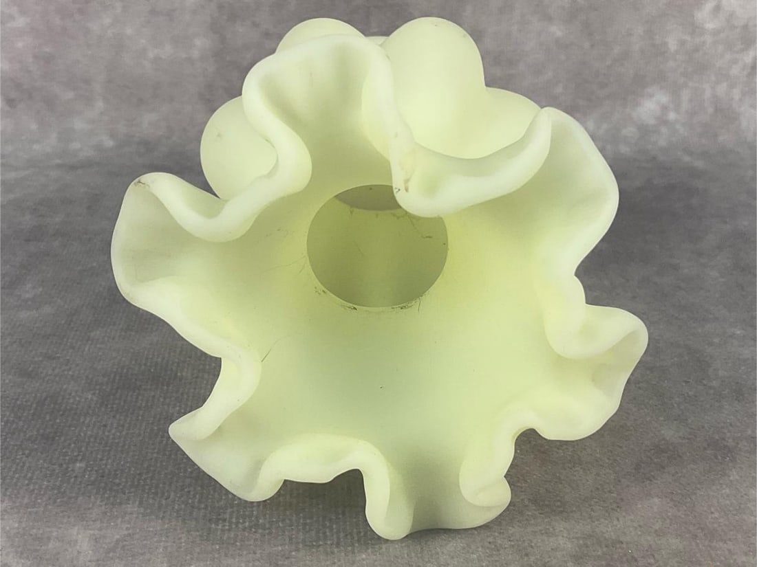 Fenton Uranium Vase - 4
