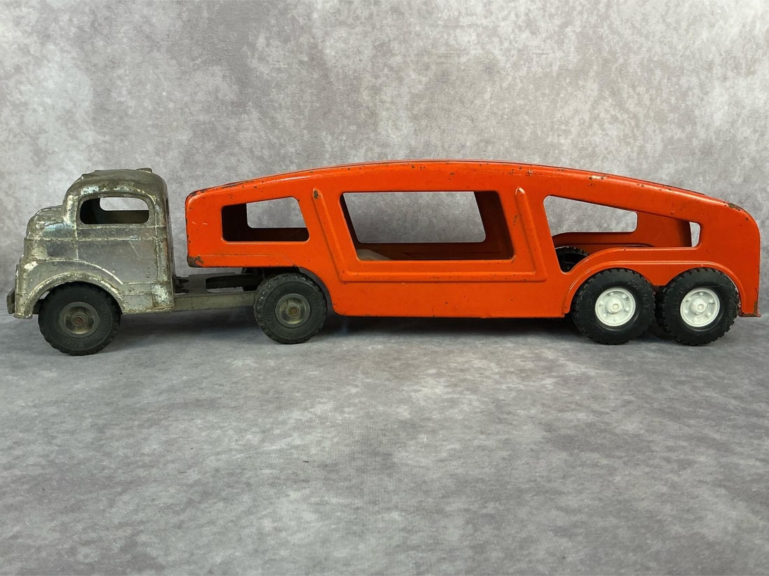 Structo Transport Toy Truck: 1950's Structo Auto pressed steel toy transport truck and trailer. Normal wear for age otherwise in good condition. Measurements are 21.25 inches long x 5 x 5 inches tall.
