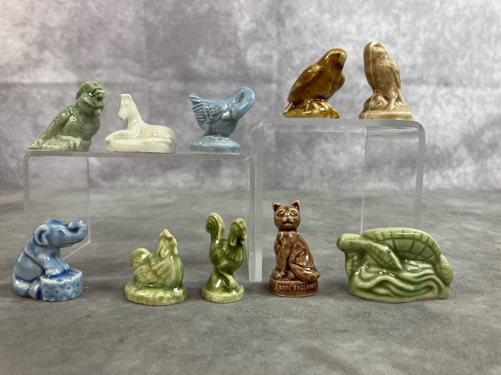 Whimsies Figures: Ten mid 1900's Wade of England porcelain miniature figures. Mini animals collection from Red Rose Tea. In good condition. Turtle measures 2 inches wide x 1 x 1.25 inches tall.