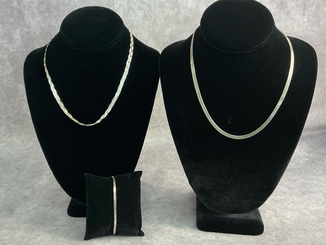 Sterling Jewelry: Two sterling silver necklaces and one bracelet. All in good condition, stamped with oxidation present. Total weight 0.68 ozt.