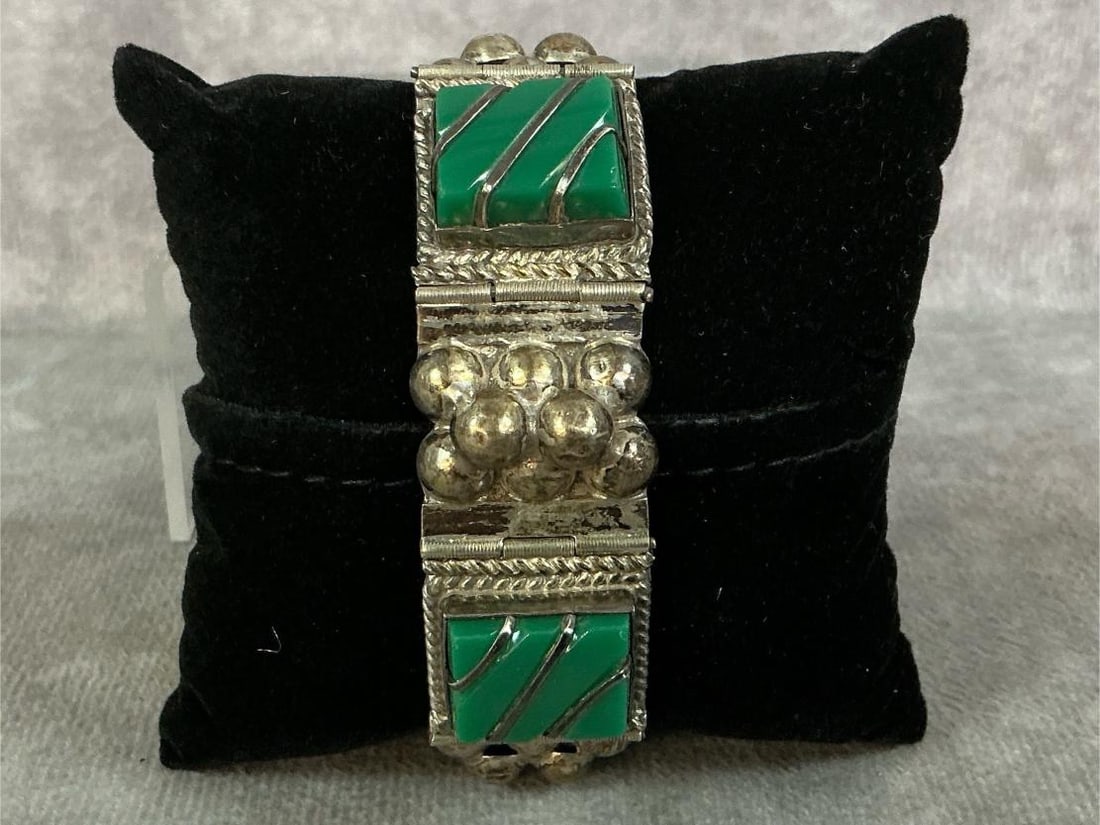 Sterling Silver Bracelet: Vintage Taxco Mexican Sterling Silver and green onyx link bracelet with integrated box clasp. Some of the repousse bubbles have dents, otherwise In good condition. Bracelet measures 7 inches long x