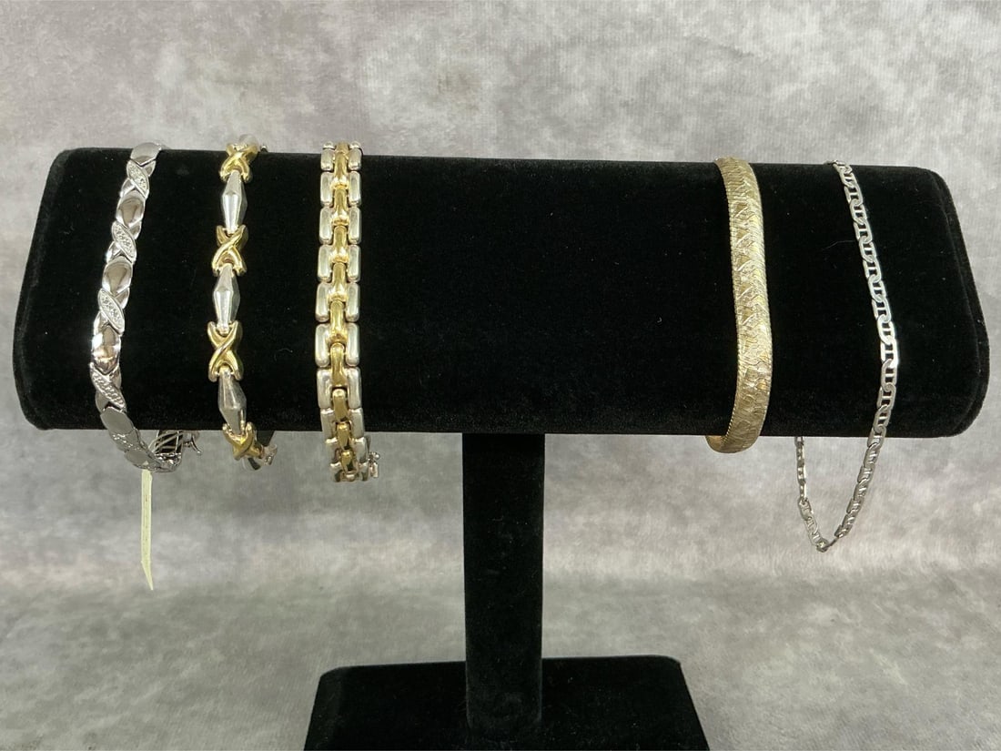 Sterling Silver Bracelets: Five sterling silver bracelets with a variety of styles. All stamped 925. All in good condition. Total weight 1.40 ozt.