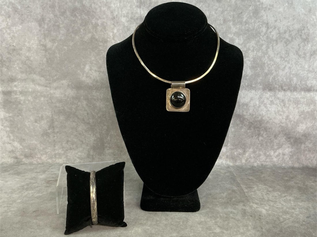 Sterling Silver Necklace & Bracelet: Two sterling silver jewelry items. Includes a choker style necklace and a bangle bracelet with a hinged clasp. Both stamped 925. All in good condition. Total weight 1.27 ozt.
