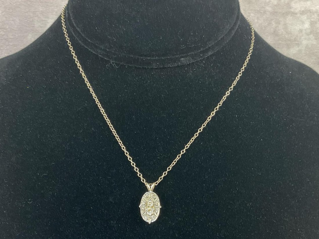 14 kt Necklace: Art Deco 14kt gold necklace with diamonds. Gold stamped and in good condition. Total weight 1.8 dwt