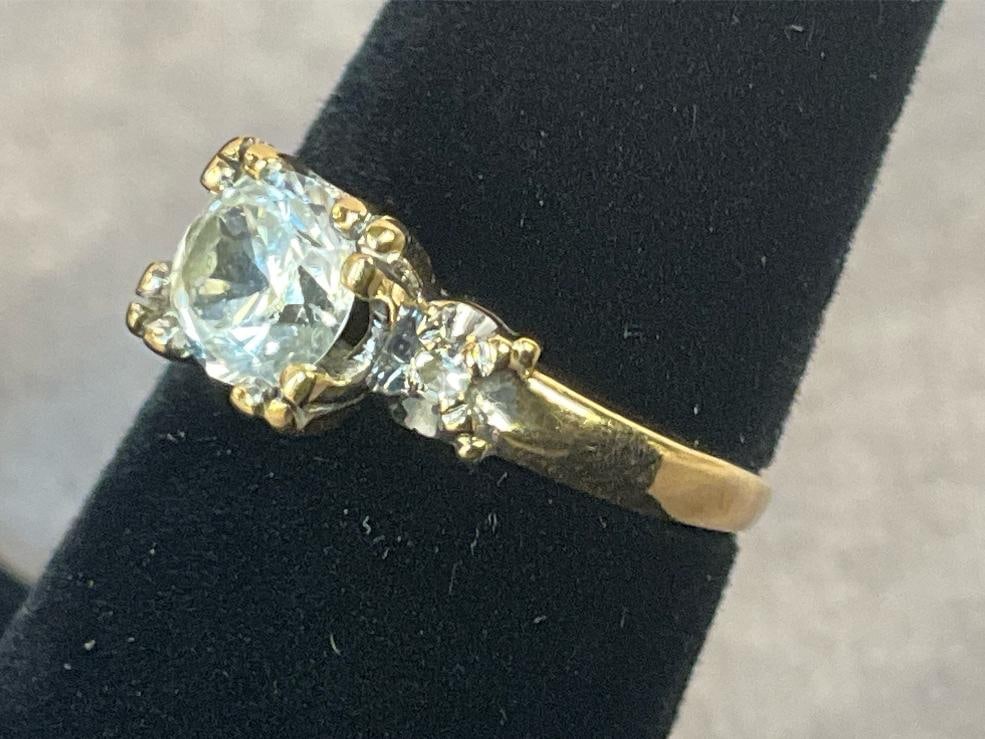 10 kt Gold Diamond Ring - 3