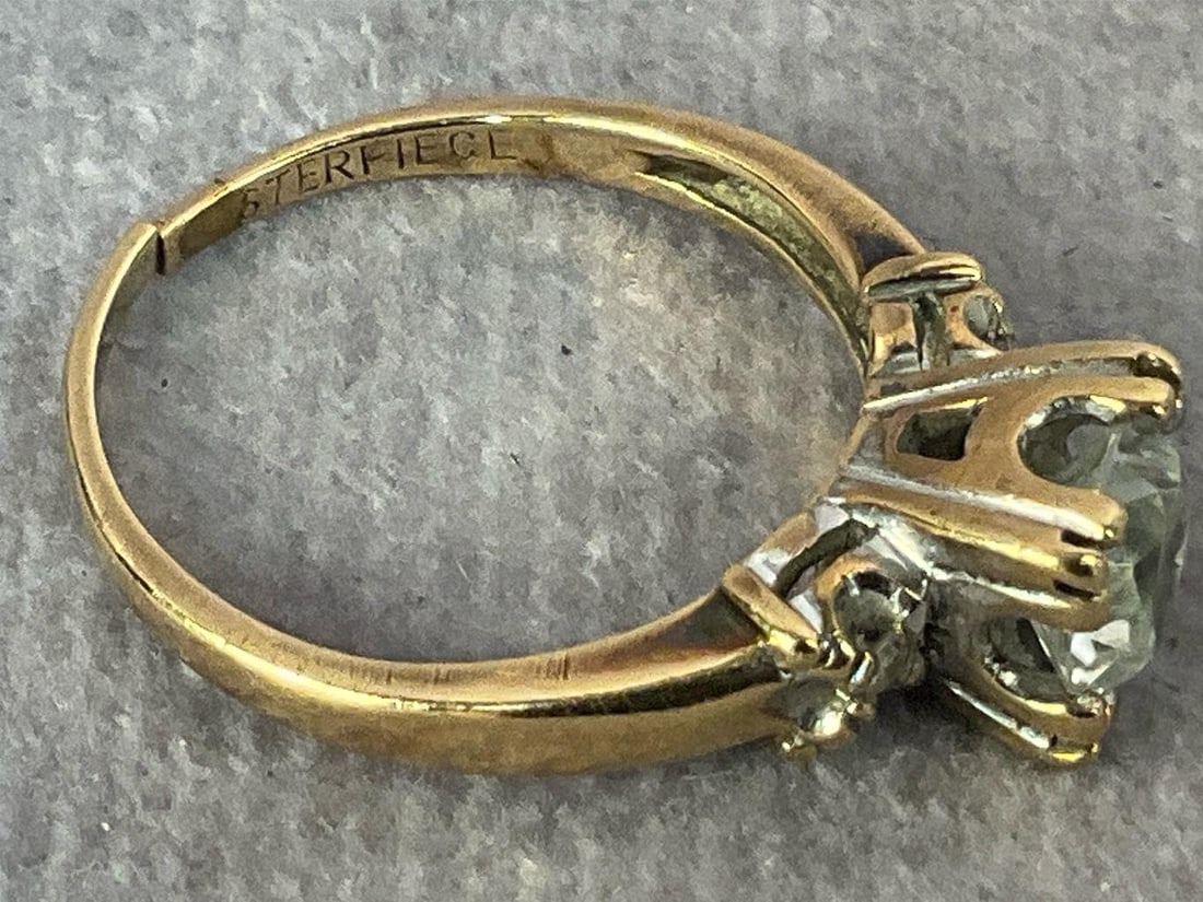 10 kt Gold Diamond Ring - 6