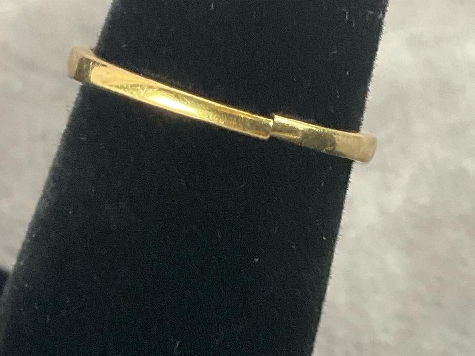10 kt Gold Diamond Ring - 8