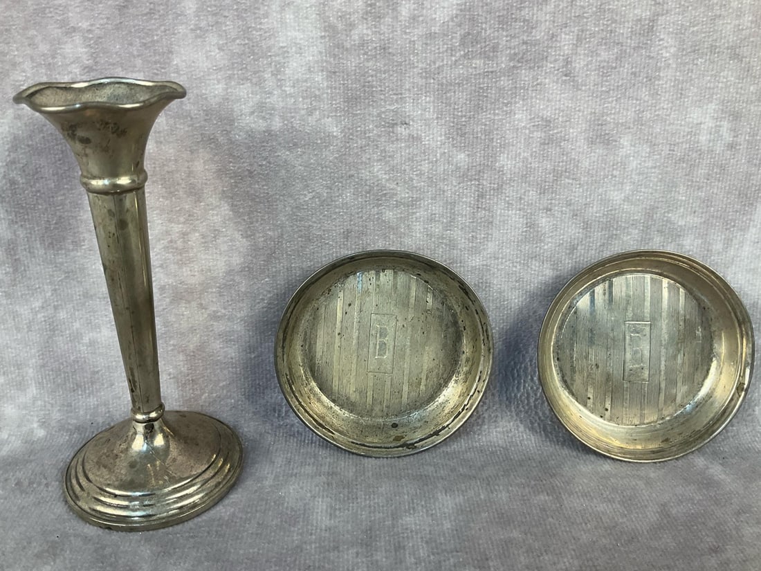 Silver Ash Trays & Bud Vase: Vintage sterling silver collectible items. Includes a small weighed El-Sil-Co bud vase and two "B" monogrammed ashtrays. All in good condition. Total weight 2.65 ozt.