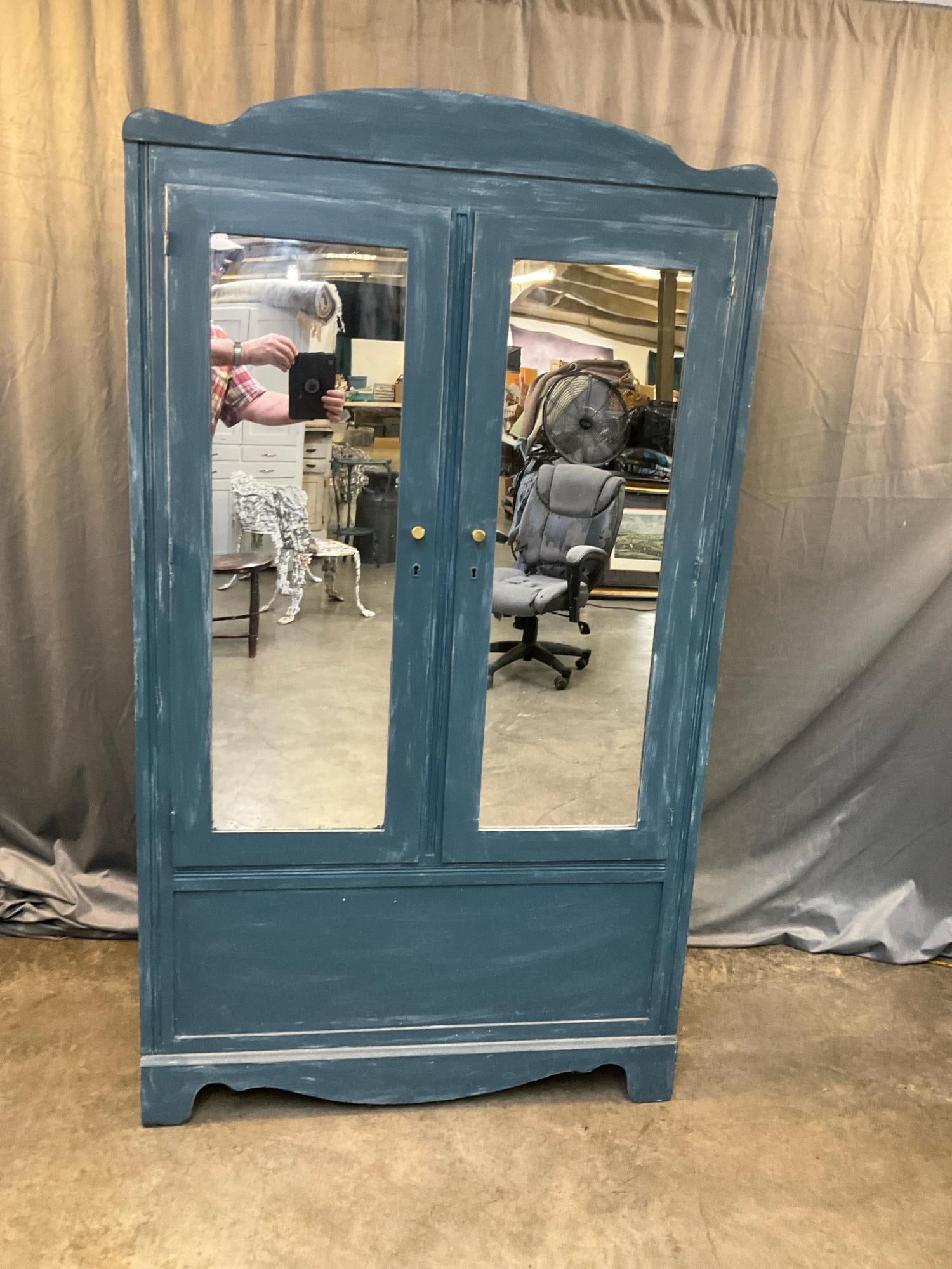 Wardrobe (1 of 9)
