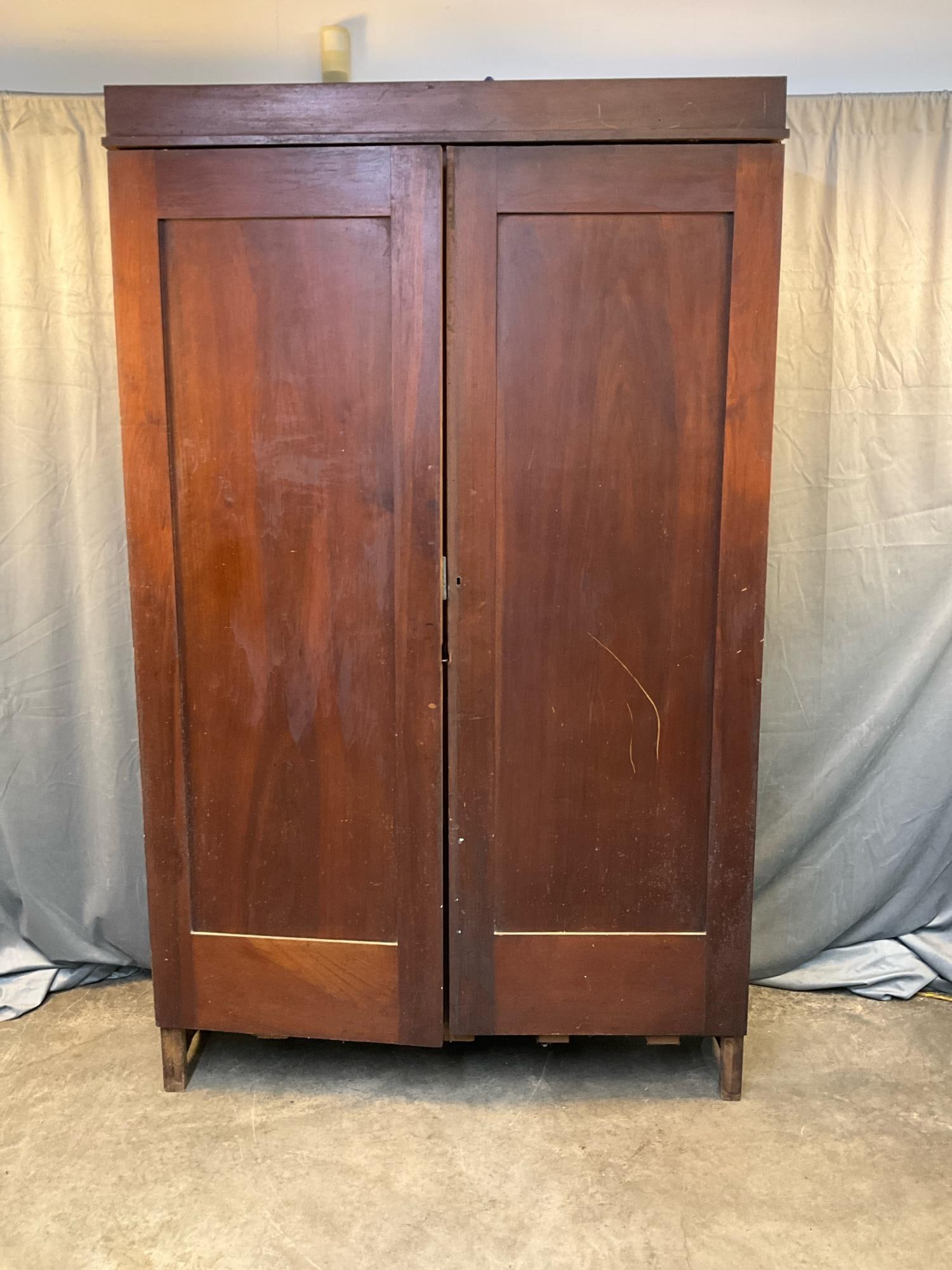 Armoire (1 of 18)