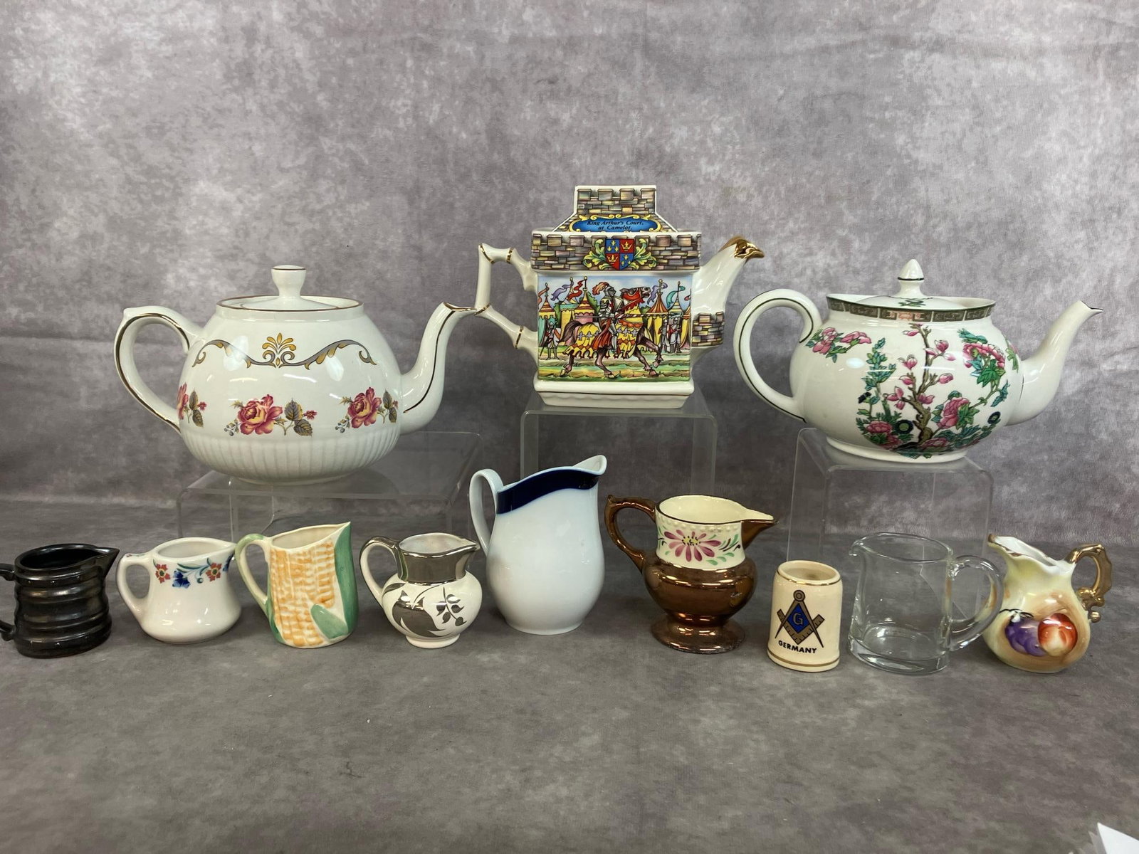 Collectible Teapots & Creamers (1 of 10)
