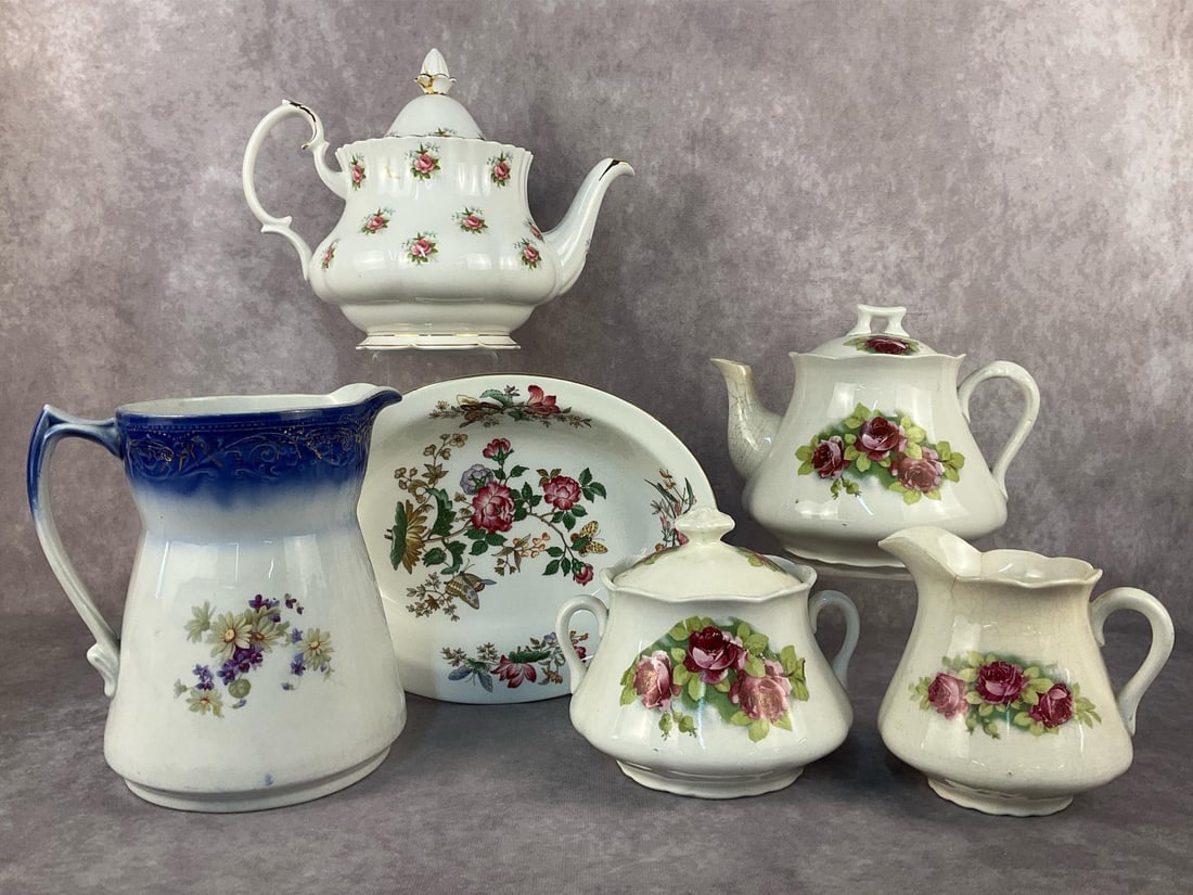 Teapots & More (1 of 17)
