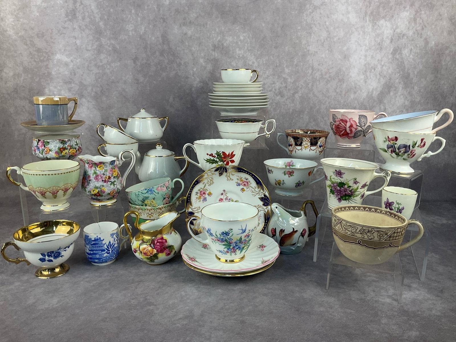 Teacups, Saucers & More (1 of 20)