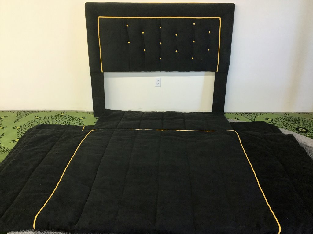 QUEEN HEADBOARD WITH QUIEEN COMFORTER (1 of 3)