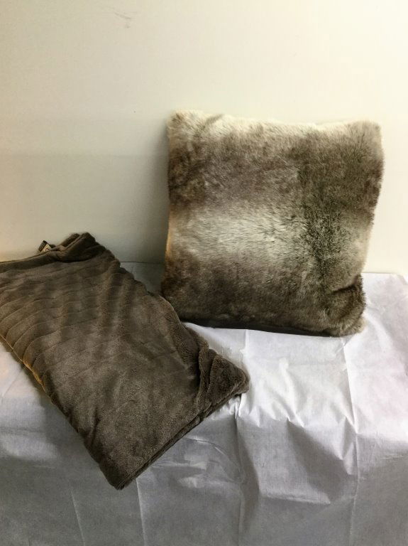 FAUX FUR PILLOW AND THROW BLANKET (1 of 1)
