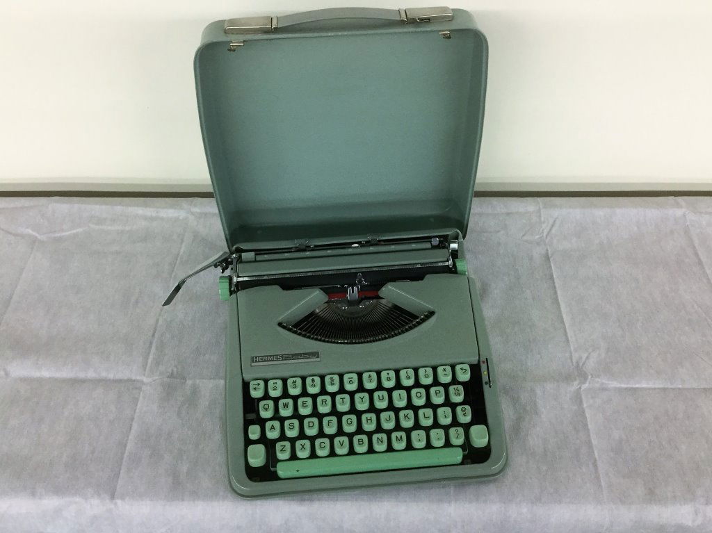 HERMES BABY VINTAGE TYPEWRITER (1 of 2)