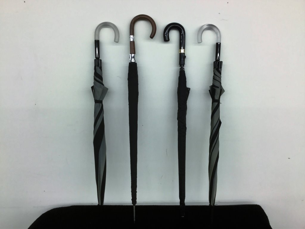 LOT OF 4 UMBRELLAS: GOOD CONDITION