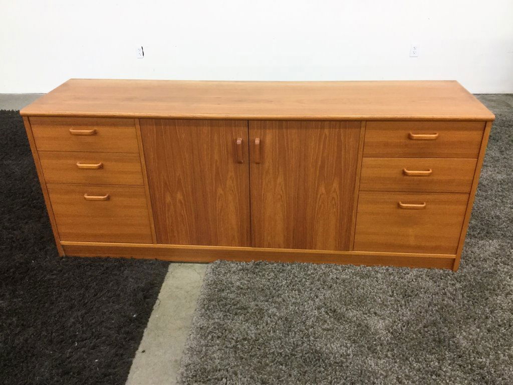 SIX DRAWERS TWO DOOR CREDENZA (1 of 3)