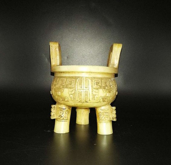 Chinese Western zhou dynasty jade benevolent triangle (1 of 10)