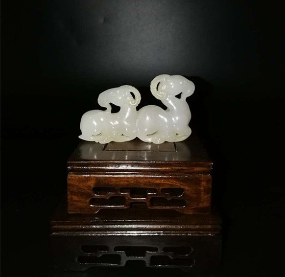 Chinese Qing Dynasty Carved White Jade Two- sheep (1 of 6)
