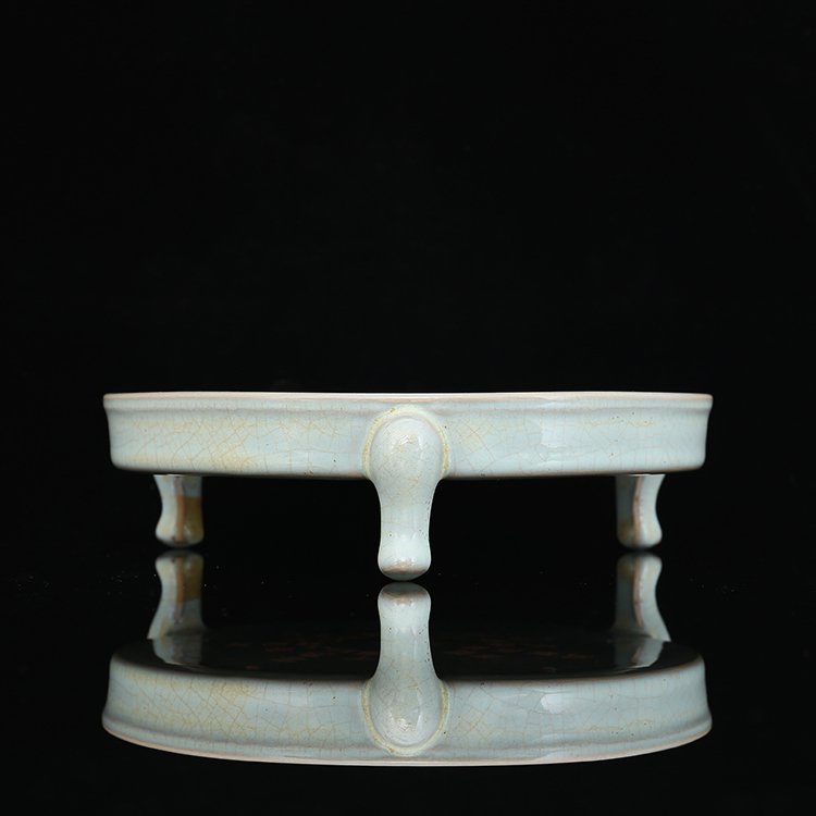Chinese Song Ru Kiln Porcelain Three feet Bowl (1 of 6)